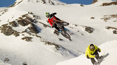 Snowboard vs. Mountainbike: Showdown am Kitzsteinhorn