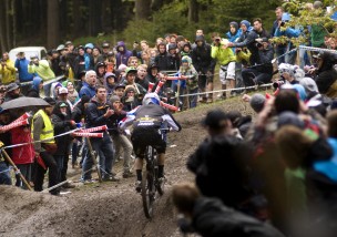 Gee Atherton siegt im Downhill beim iXS Dirt Masters