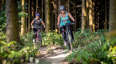 Trailfun auf zwei Rädern: Voller Erfolg für erstes Women’s Camp in Winterberg – weiteres Camp geplant