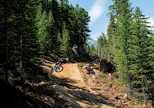 Mountainbiken ist ein Community Sport und Bike Parks sind keine Konkurrenten: Die Bike Republic Sölden baut neue Jumpline und wächst über die Landesgrenzen hinaus